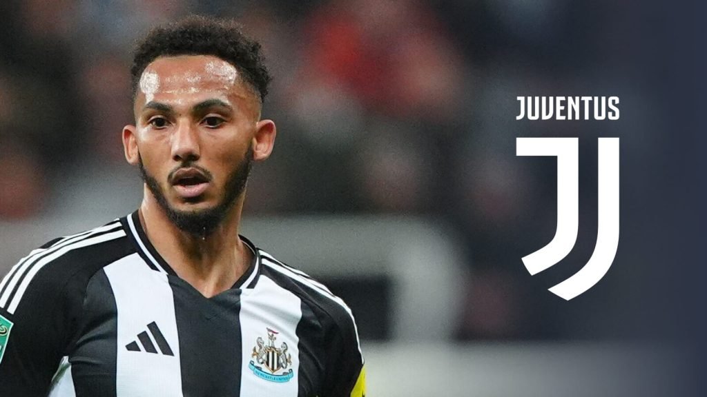 F365-Lloyd-Kelly-with-Juventus-badge-1