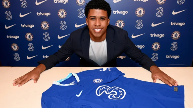 Andrey_Santos_Chelsea_unveil.png