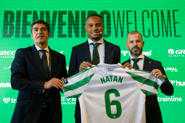 Natan se presenta en el Betis "seguro de conseguir grandes objetivos"