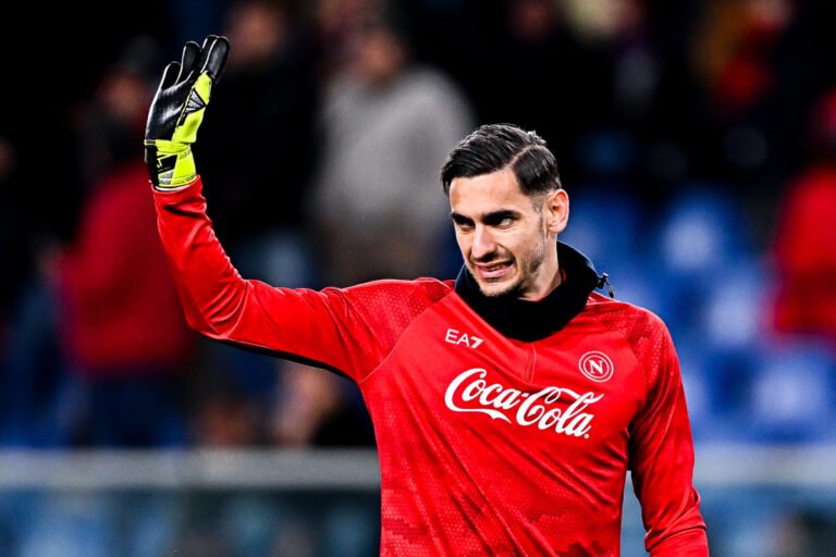 Alex-Meret-Napoli-warm-up