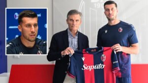 nicolo-casale-con-giovanni-sartori-e-la-maglia-del-bologna-foto-schicchi