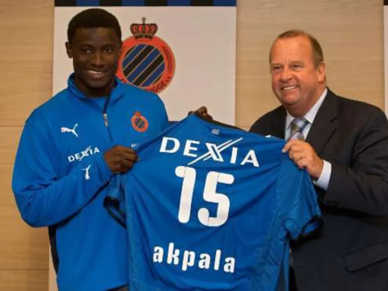 akpala-met-club-voorzitter-michel-d-hooghe