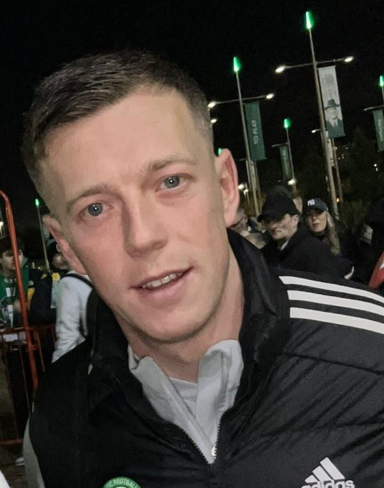 Callum_McGregor_with_a_fan_(cropped)