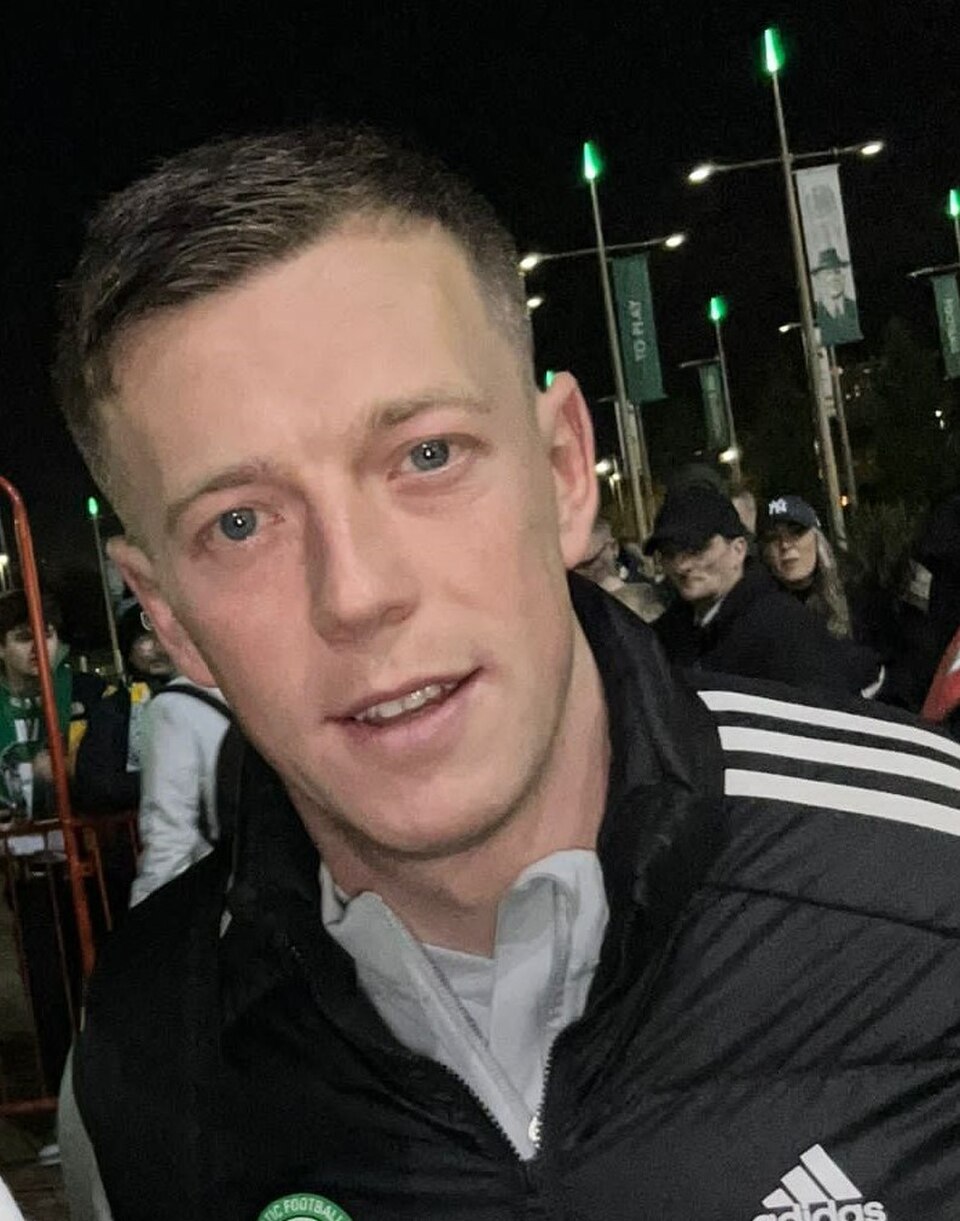 Callum_McGregor_with_a_fan_(cropped)