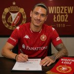 gpt-image-2_create_an_image_of_Darwin_Núñez_signing_a_contract_and_wearing_the_jersey_of_w-0